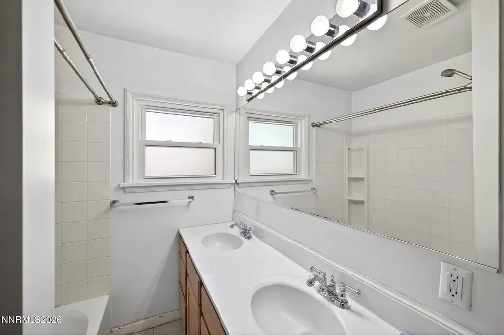17 Sunnyside Reno NV 89503