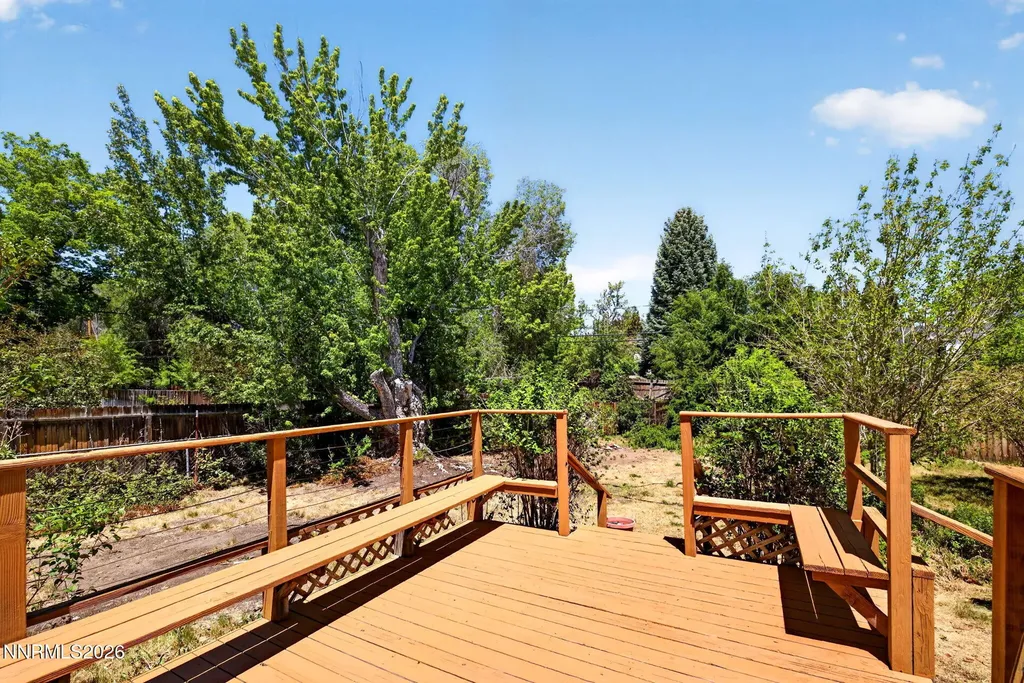 17 Sunnyside Reno NV 89503