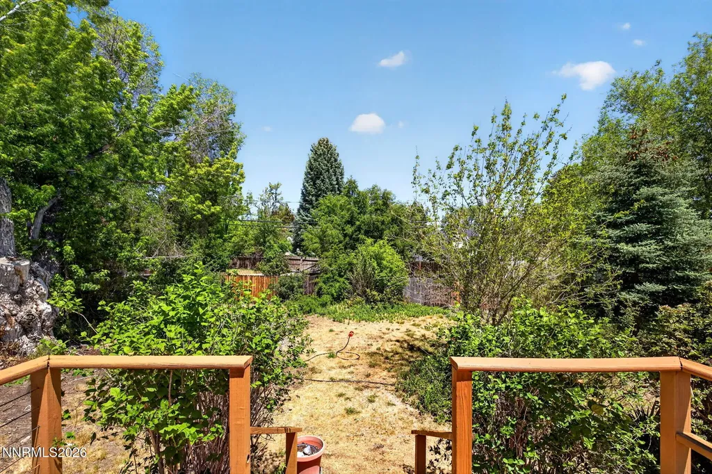 17 Sunnyside Reno NV 89503