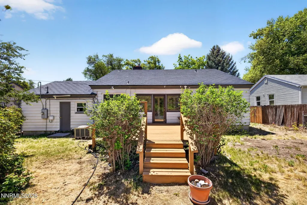 17 Sunnyside Reno NV 89503