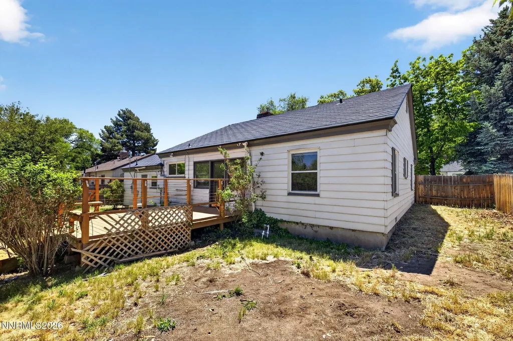 17 Sunnyside Reno NV 89503