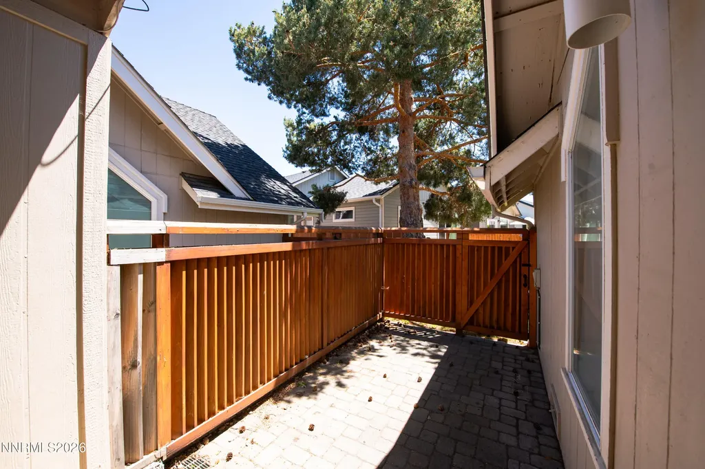 989 Aspen Grove Minden NV 89423