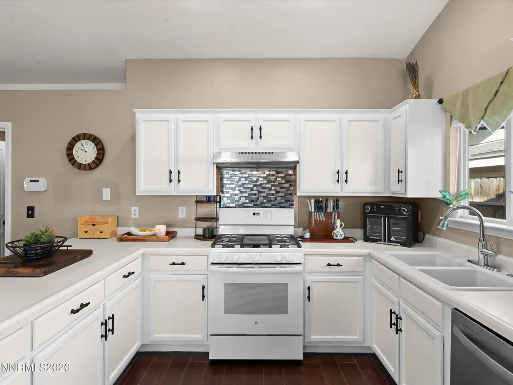 1660 Round Up Fernley NV 89408