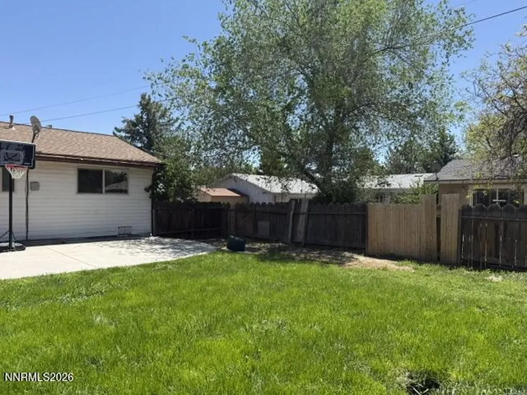 3225 Lucerne Sparks NV 89431