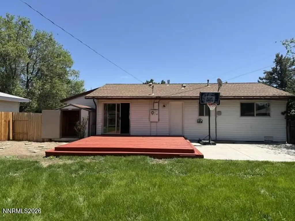 3225 Lucerne Sparks NV 89431