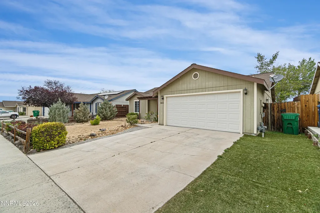 1662 Round Up Fernley NV 89408