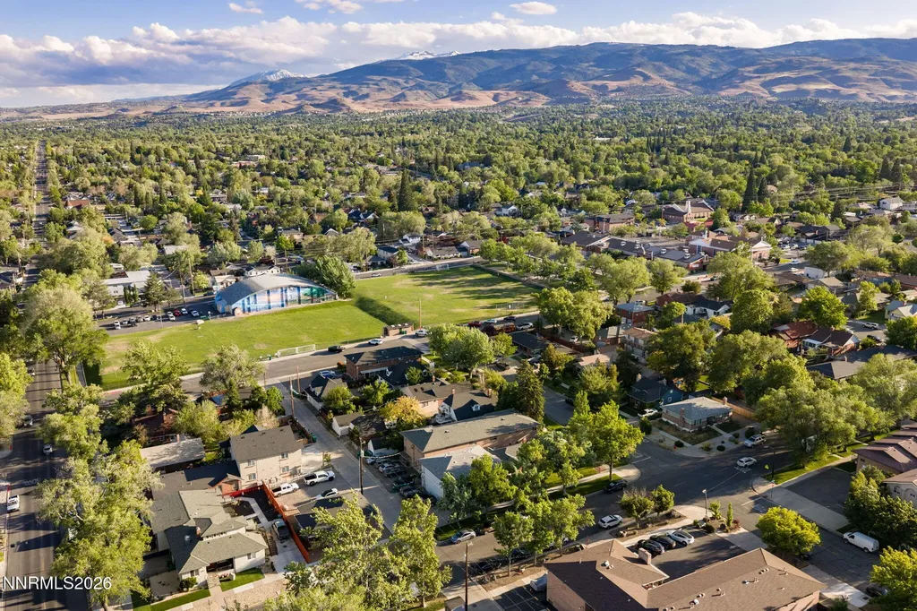 370 La Rue Reno NV 89509