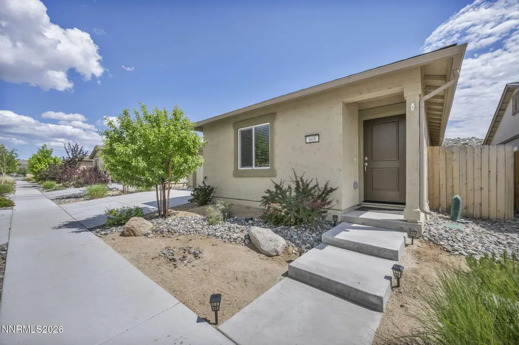 668 Goodsprings Reno NV 89506