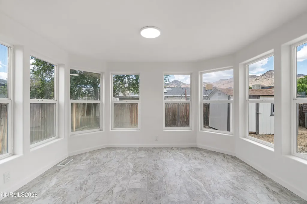 233 Glen Vista Dayton NV 89403