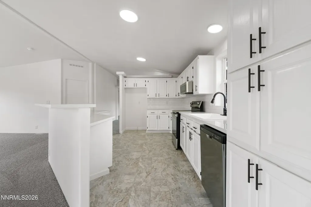 233 Glen Vista Dayton NV 89403