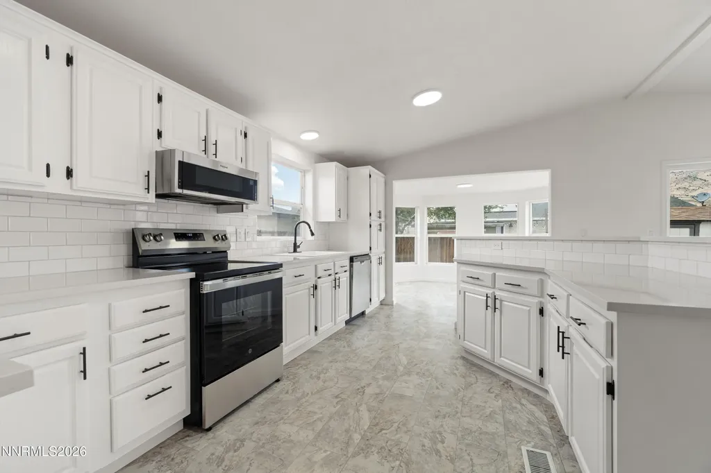 233 Glen Vista Dayton NV 89403