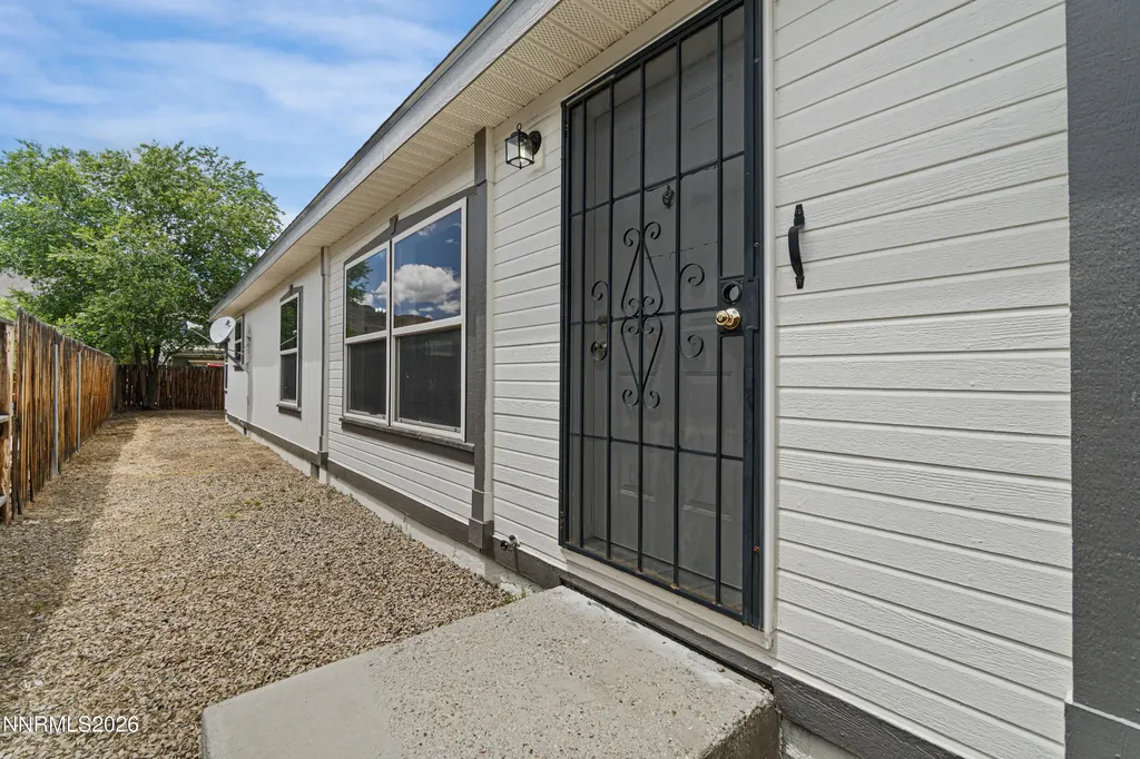 233 Glen Vista Dayton NV 89403