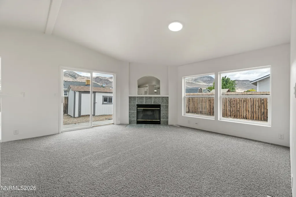 233 Glen Vista Dayton NV 89403