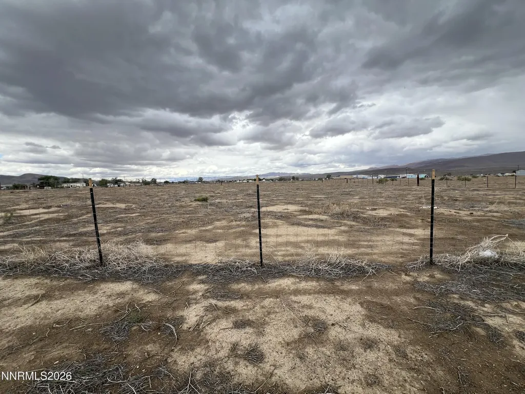 3195 Pueblo Silver Springs NV 89429