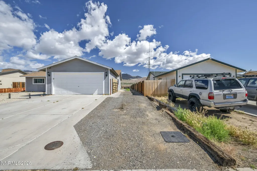 2078 Lonnie Dayton NV 89403