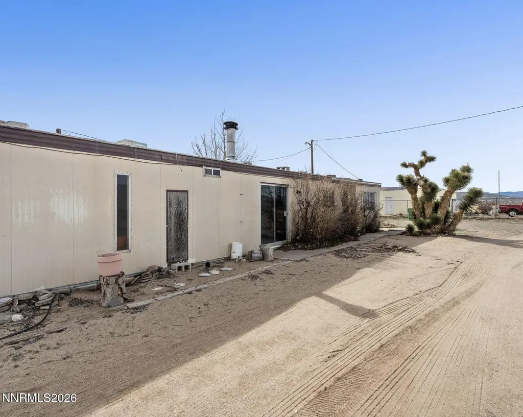 1375 Fir Silver Springs NV 89429