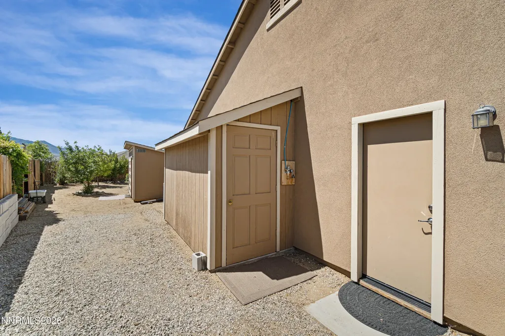 123 Hood Dayton NV 89403