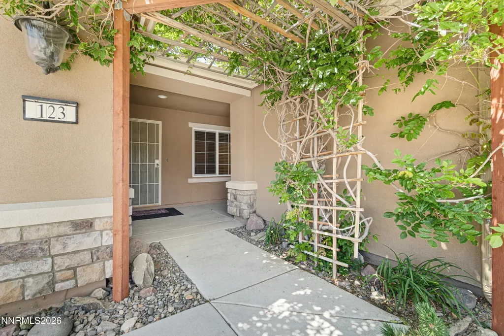 123 Hood Dayton NV 89403