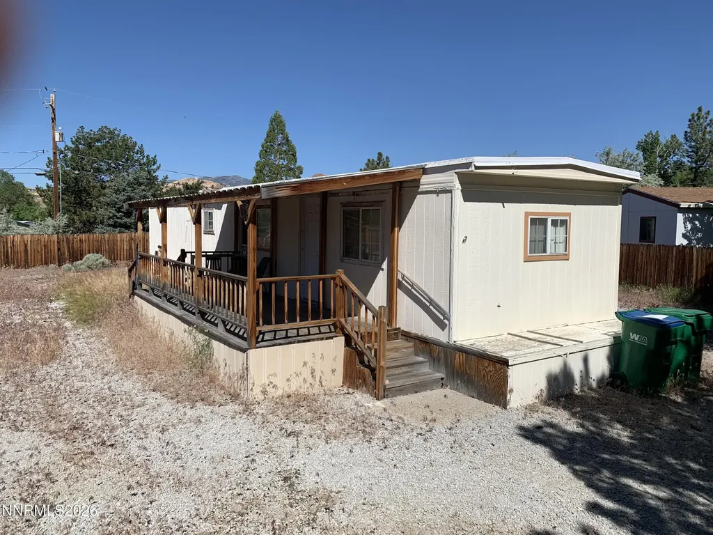 565 Llewellyn Sun Valley NV 89433