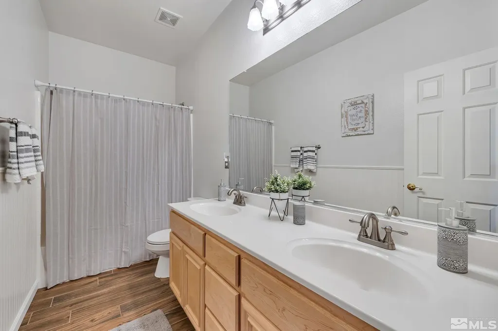 10577 Eagle Falls Reno NV 89521