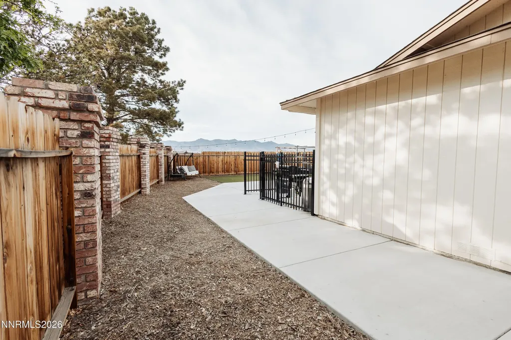102 Woodlake Dayton NV 89403