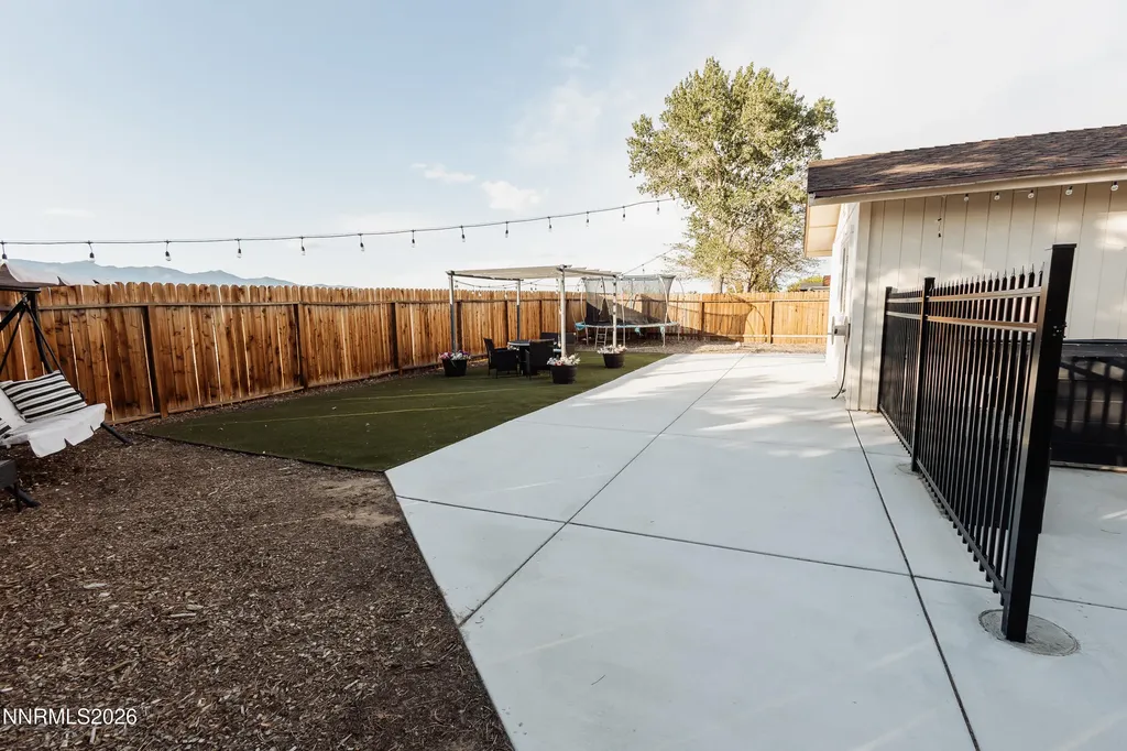 102 Woodlake Dayton NV 89403