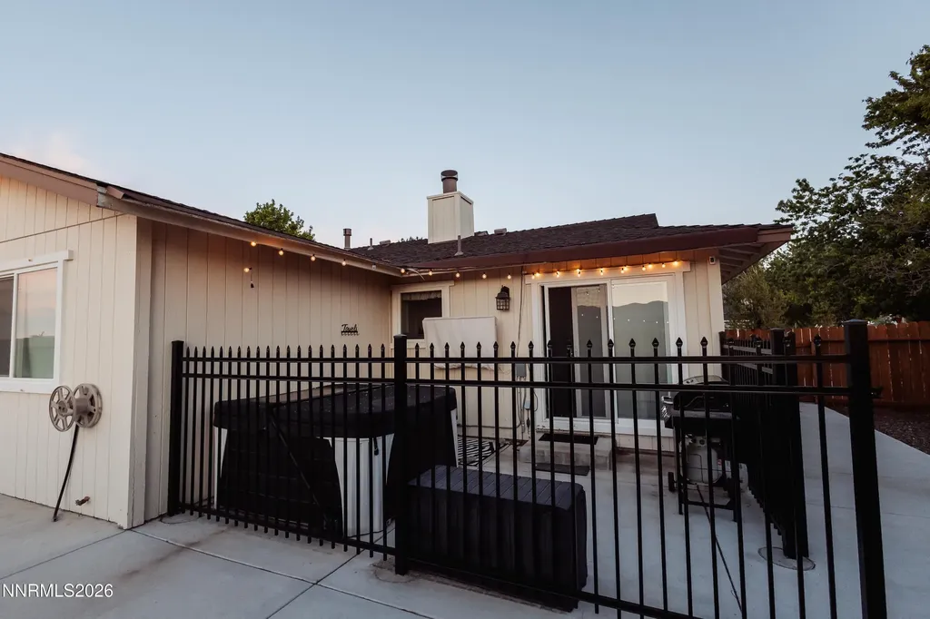 102 Woodlake Dayton NV 89403