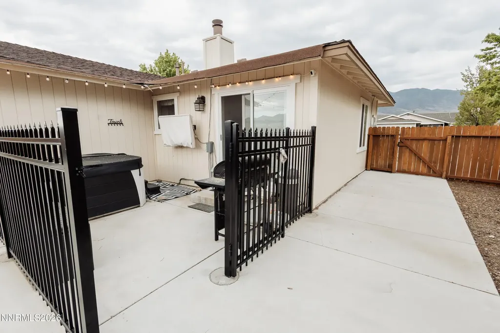 102 Woodlake Dayton NV 89403