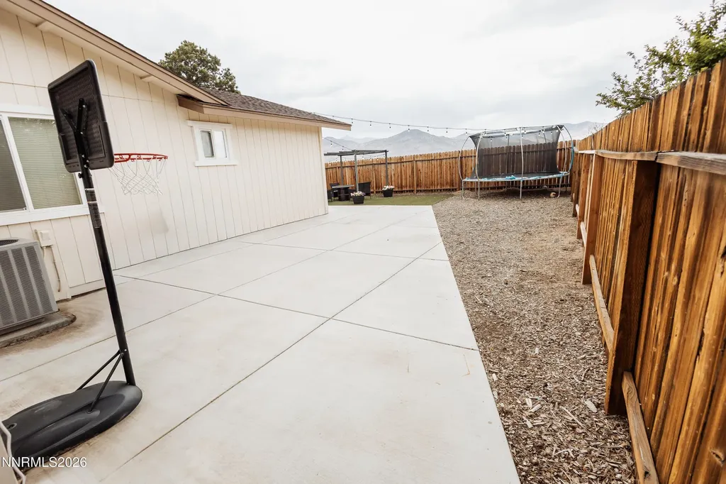 102 Woodlake Dayton NV 89403