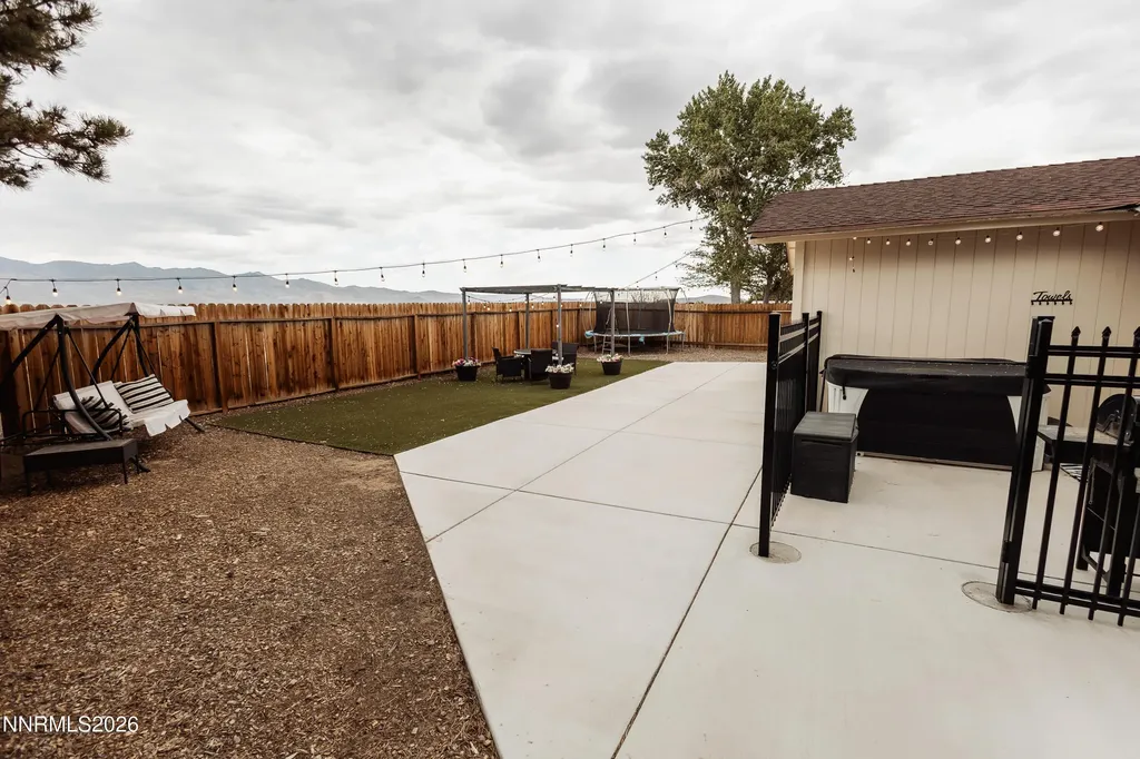102 Woodlake Dayton NV 89403