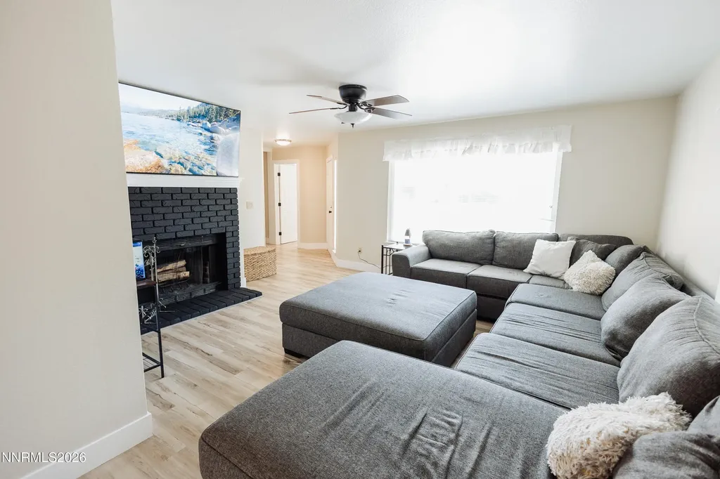 102 Woodlake Dayton NV 89403