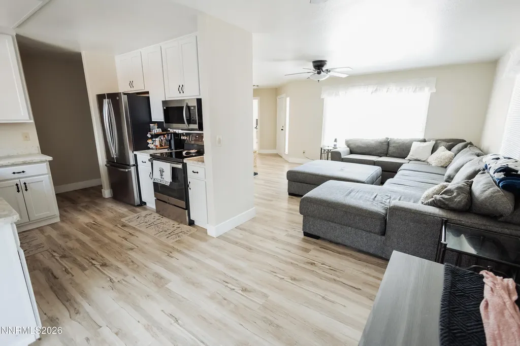 102 Woodlake Dayton NV 89403