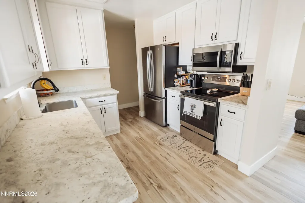 102 Woodlake Dayton NV 89403