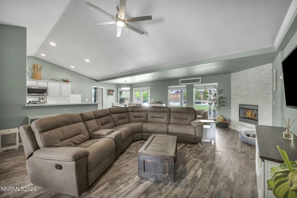 2983 Hot Springs Minden NV 89423