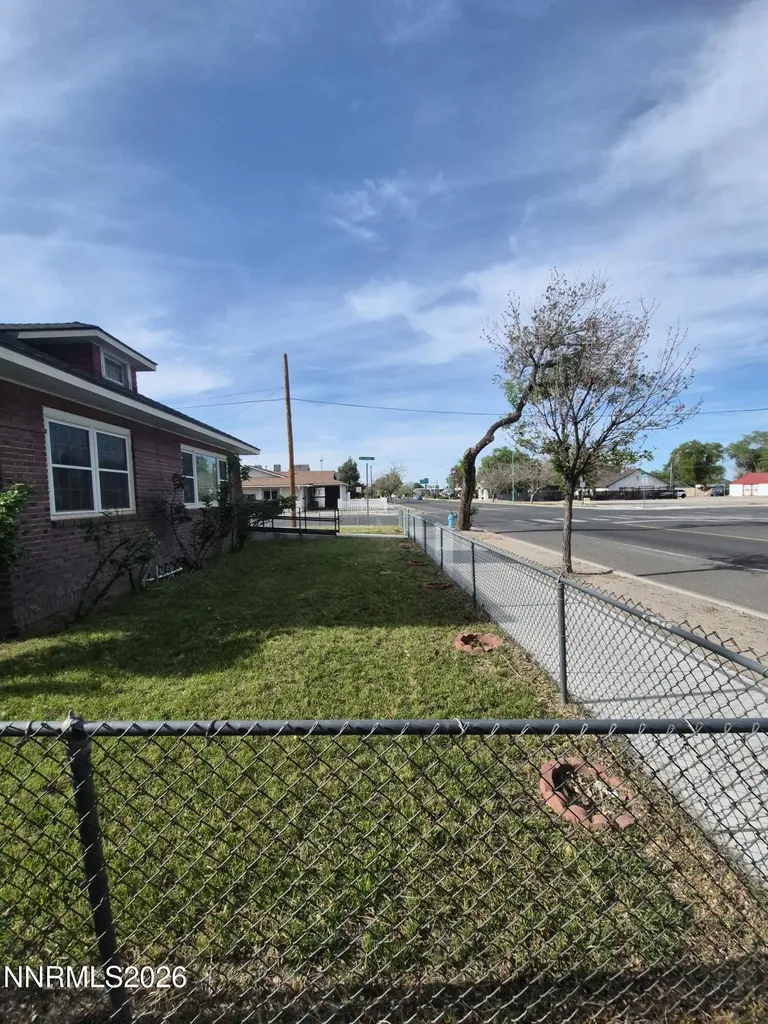 210 Taylor Fallon NV 89406