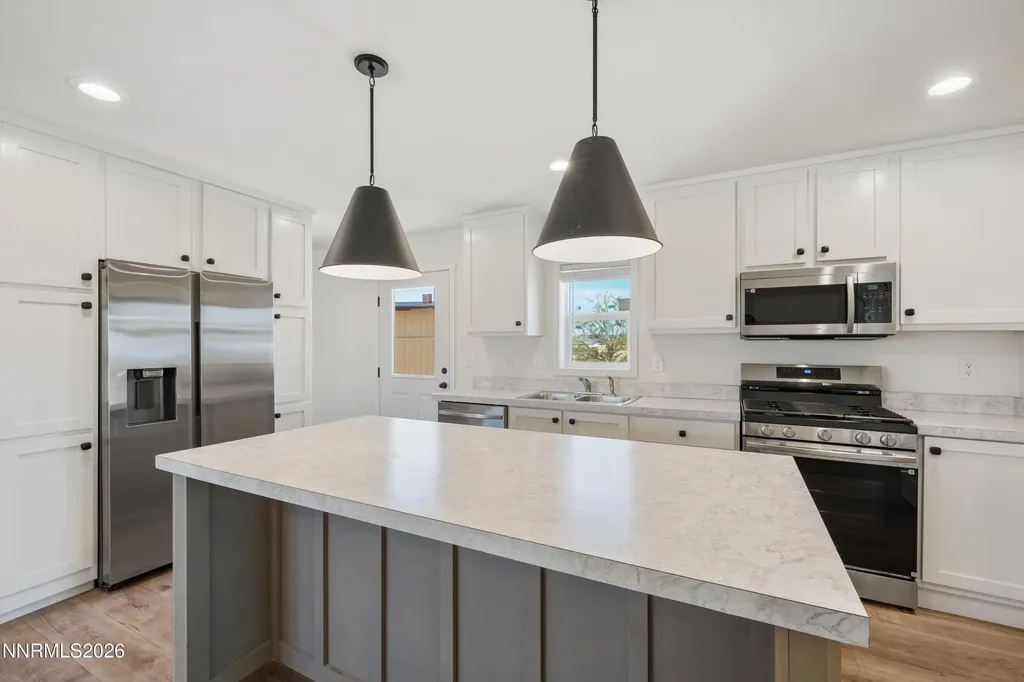 5684 Juniper Silver Springs NV 89429