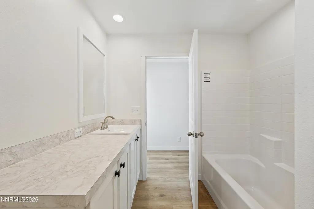 5684 Juniper Silver Springs NV 89429
