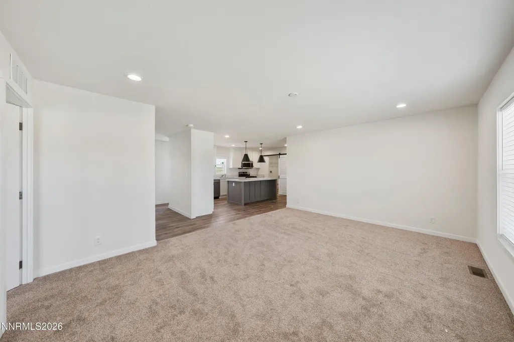 5684 Juniper Silver Springs NV 89429