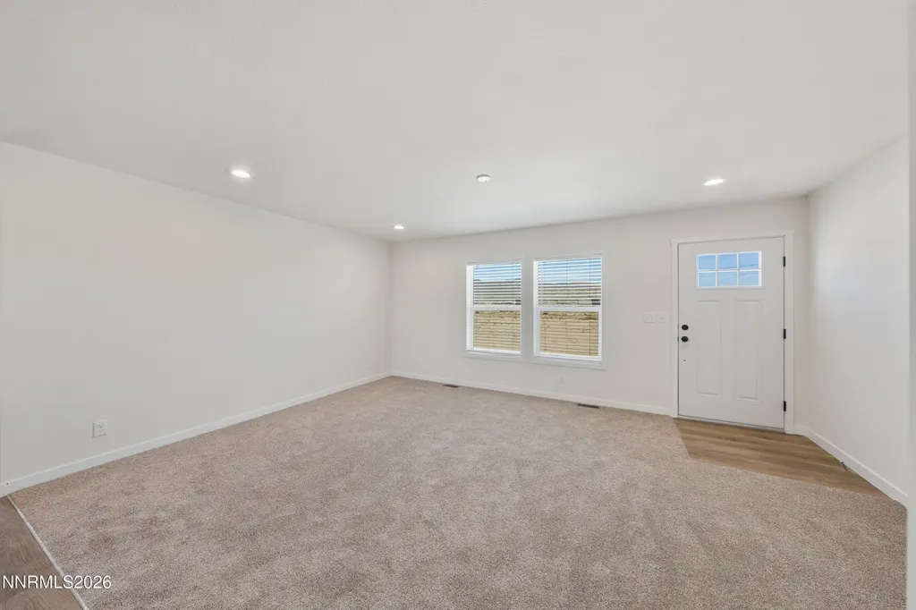 5684 Juniper Silver Springs NV 89429