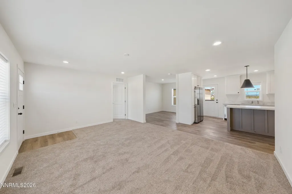 5684 Juniper Silver Springs NV 89429