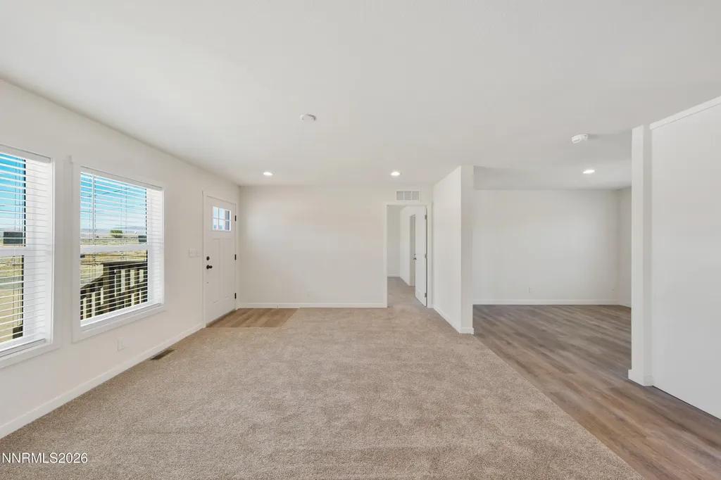 5684 Juniper Silver Springs NV 89429