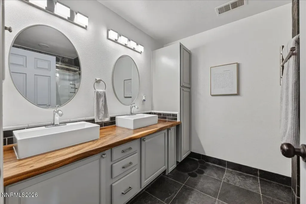 1347 Scarlet Oak Gardnerville NV 89410