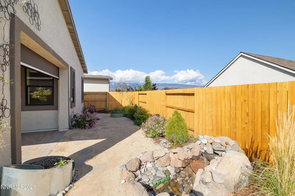 2225 Paint Horse Reno NV 89521