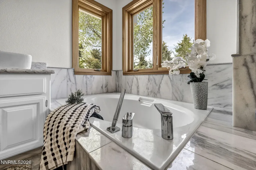 1097 Meadowlark Gardnerville NV 89460