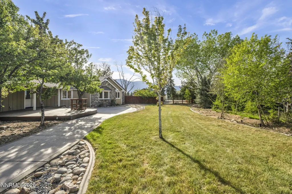 1097 Meadowlark Gardnerville NV 89460