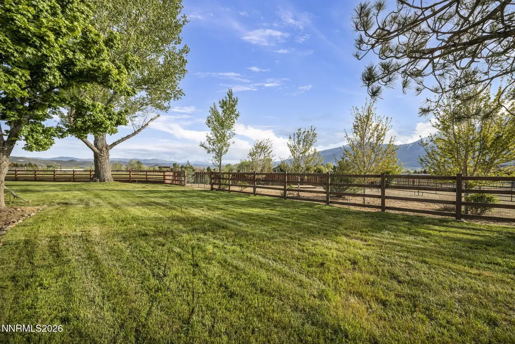 1097 Meadowlark Gardnerville NV 89460