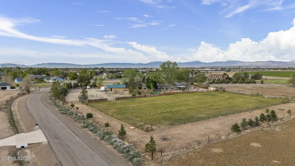 1097 Meadowlark Gardnerville NV 89460