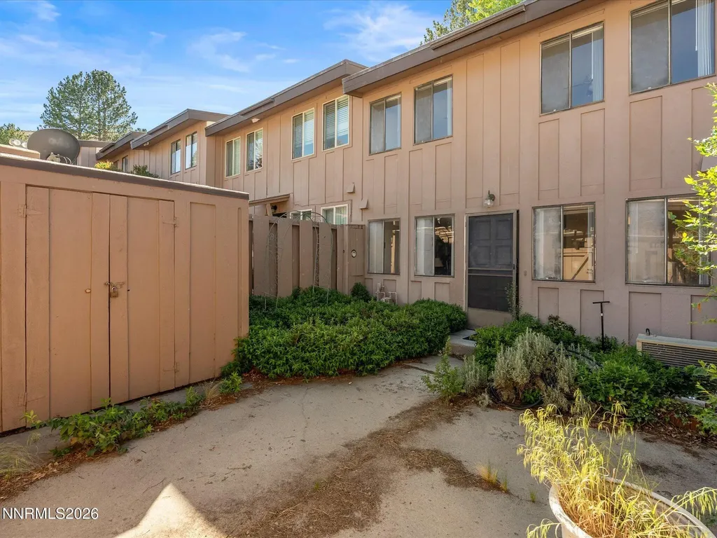 121 Lake Glen Carson City NV 89703