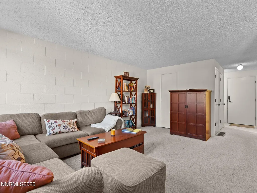 121 Lake Glen Carson City NV 89703
