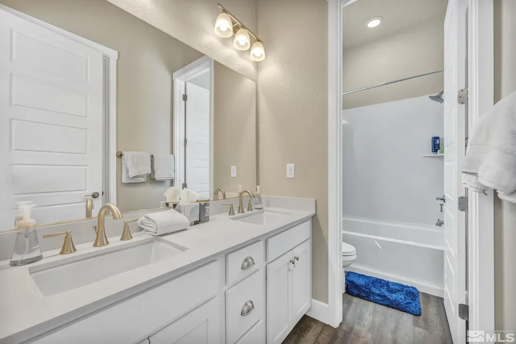 1237 Crawford Creek Reno NV 89521
